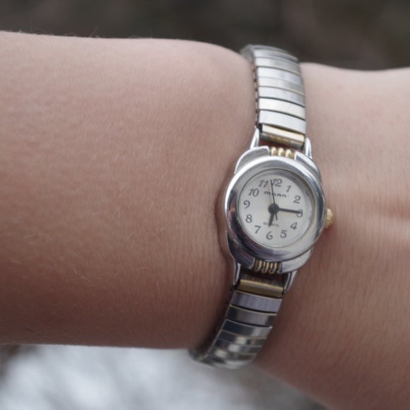 Vintage Milan Lady's Wrist Watch - Picture 2 of 6